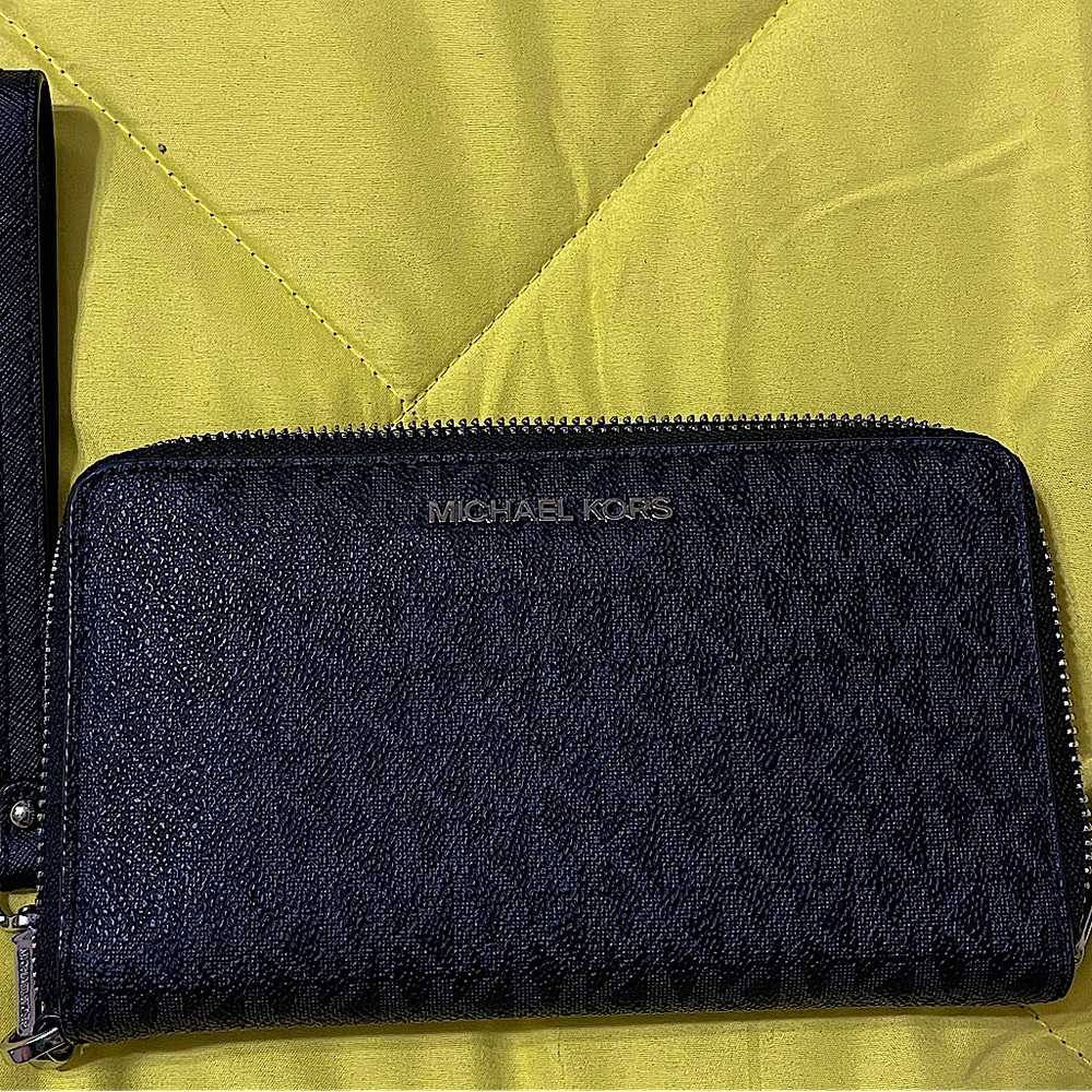 Michael Kors wristlet wallet
